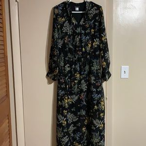 NWOT Beautiful long sleeve maxi dress sheer hem side slits size Medium